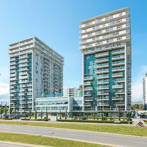  Apartment Beautiful Seaside View - 4 Oceans Premium